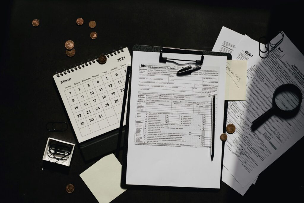 Illustration de la préparation et de la gestion des audits financiers pour les entreprises en Suisse.
