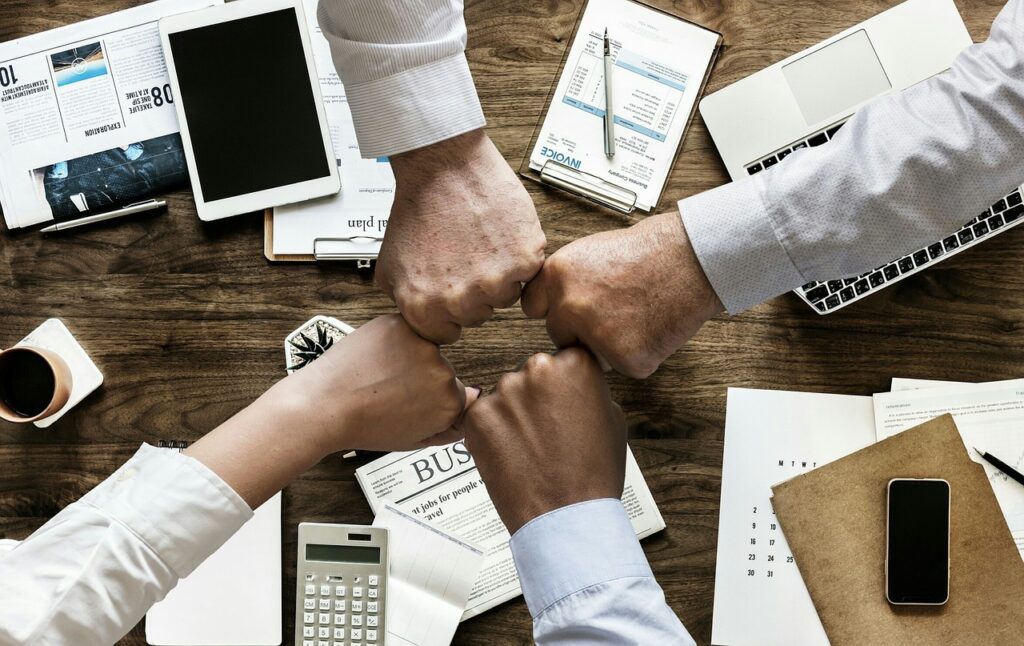 Illustration de la procédure pour créer une SARL en Suisse, mettant en avant les étapes essentielles pour les entrepreneurs.