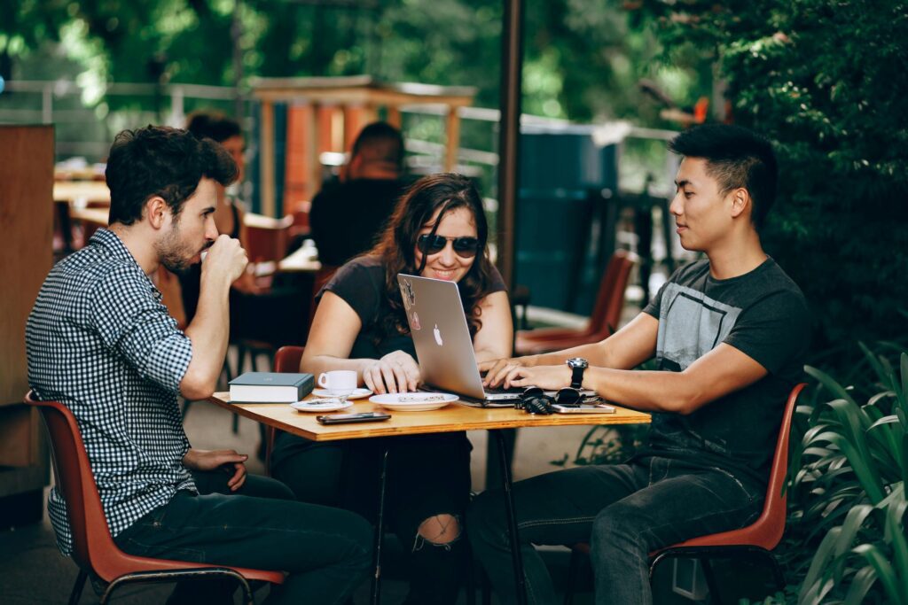 Illustration de la domiciliation d’une start-up en Suisse pour les entrepreneurs.