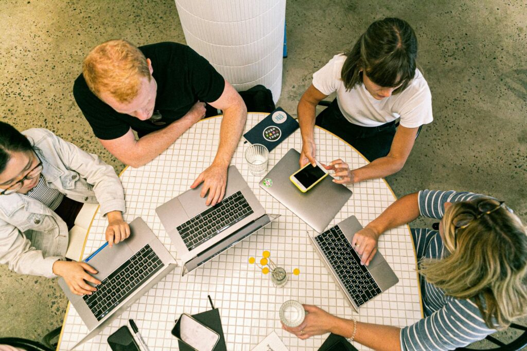 Illustration de la domiciliation d’une start-up en Suisse pour les entrepreneurs.