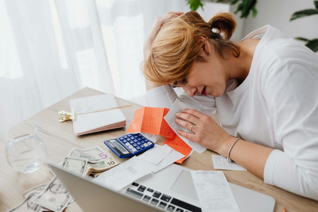 Gestion d'une crise financière dans une entreprise suisse avec des experts.