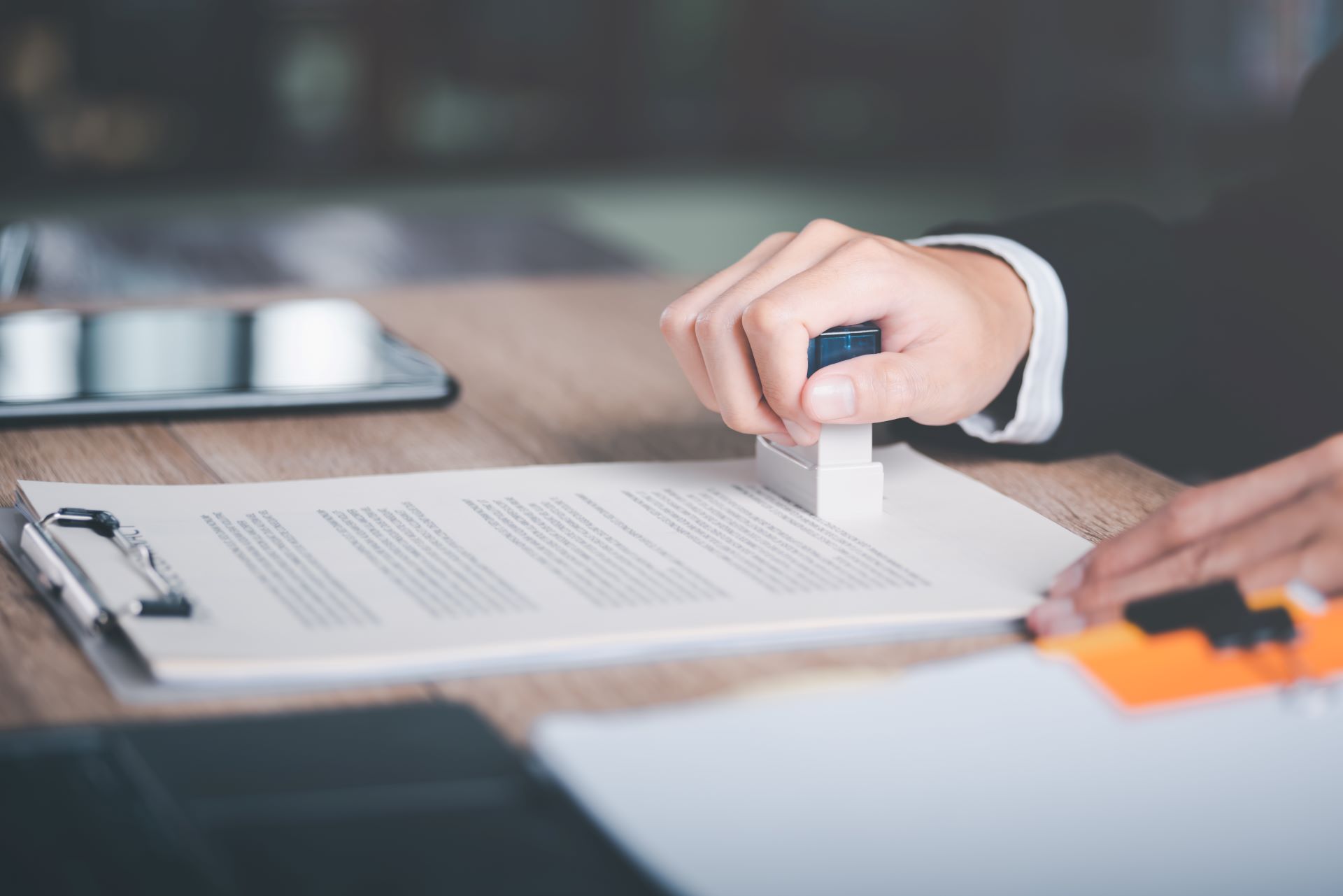 Comment obtenir un permis de travail pour entreprendre en Suisse ...