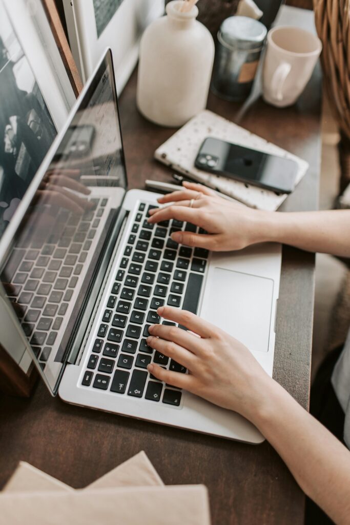 Comment utiliser les technologies de l’information pour améliorer la gestion de votre entreprise en Suisse