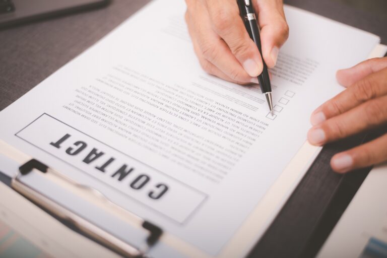 Les contrats commerciaux en Suisse : cadre juridique et recommandations